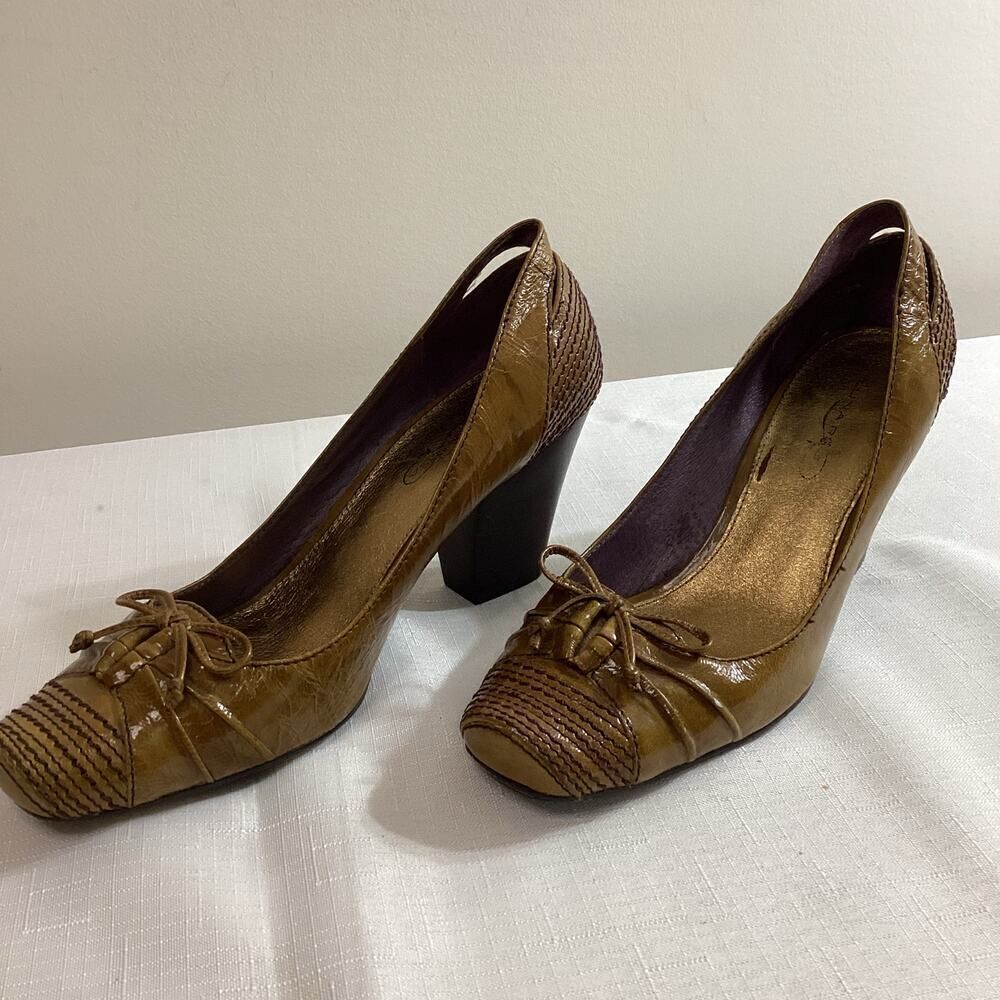 Luna Rosa Bowie Tan/Brown Pump Size 7.5